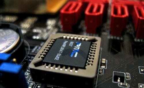 625px-Plcc32_in_socket
